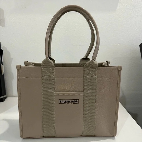 Balenciaga Hardware Leather Tote - Picture 3 of 10